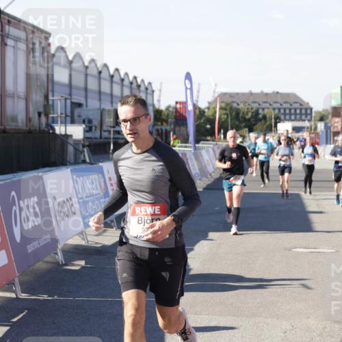03.10.2025 - Köhlbrandbrückenlauf Jannik Wohlers http://msf.ph/oto/9051302 03.10.2025 13:08:27 Ziel 4195, 4320, 4417, 4768, 5243, 5804, 5994, 6021, 6369, 6569, 6647 meine-sportfotos.de