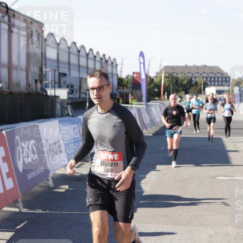 03.10.2025 - Köhlbrandbrückenlauf Jannik Wohlers http://msf.ph/oto/9051307 03.10.2025 13:08:27 Ziel 4195, 4320, 4417, 4768, 5243, 5804, 5994, 6021, 6369, 6569, 6647 meine-sportfotos.de