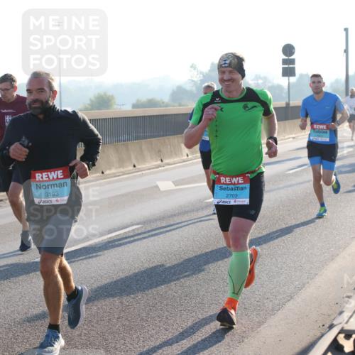 03.10.2025 - Köhlbrandbrückenlauf Lena Gebhardt http://msf.ph/oto/9051316 03.10.2025 09:14:40 Position 1 3193, 2703 meine-sportfotos.de