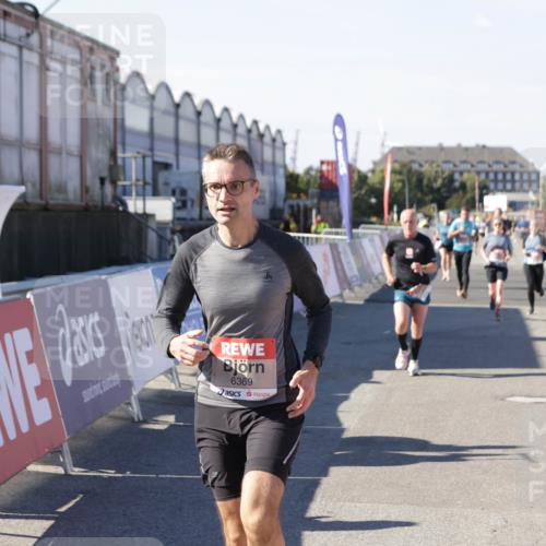 03.10.2025 - Köhlbrandbrückenlauf Jannik Wohlers http://msf.ph/oto/9051325 03.10.2025 13:08:27 Ziel 4195, 4320, 4417, 4768, 5243, 5804, 5994, 6021, 6369, 6569, 6647 meine-sportfotos.de