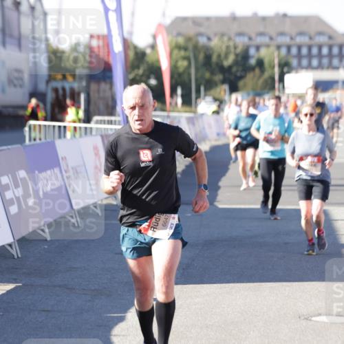 03.10.2025 - Köhlbrandbrückenlauf Jannik Wohlers http://msf.ph/oto/9051332 03.10.2025 13:08:29 Ziel 4195, 4320, 4417, 5792, 5804, 6021, 6369, 6534, 6569, 6647 meine-sportfotos.de