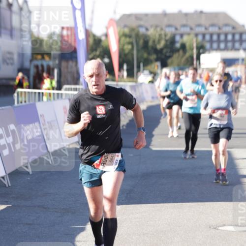 03.10.2025 - Köhlbrandbrückenlauf Jannik Wohlers http://msf.ph/oto/9051337 03.10.2025 13:08:29 Ziel 4195, 4320, 4417, 5792, 5804, 6021, 6369, 6534, 6569, 6647 meine-sportfotos.de