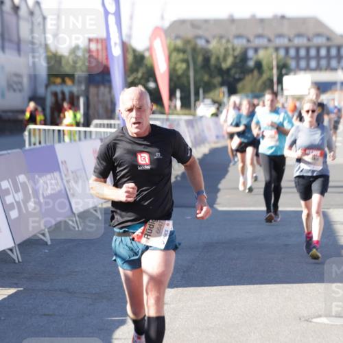 03.10.2025 - Köhlbrandbrückenlauf Jannik Wohlers http://msf.ph/oto/9051341 03.10.2025 13:08:29 Ziel 4195, 4320, 4417, 5792, 5804, 6021, 6369, 6534, 6569, 6647 meine-sportfotos.de