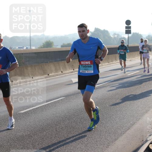 03.10.2025 - Köhlbrandbrückenlauf Lena Gebhardt http://msf.ph/oto/9051344 03.10.2025 09:14:42 Position 1 3078, 1023 meine-sportfotos.de