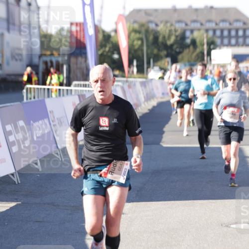 03.10.2025 - Köhlbrandbrückenlauf Jannik Wohlers http://msf.ph/oto/9051355 03.10.2025 13:08:29 Ziel 4195, 4320, 4417, 5792, 5804, 6021, 6369, 6534, 6569, 6647 meine-sportfotos.de