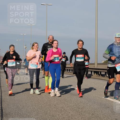03.10.2025 - Köhlbrandbrückenlauf Fabian Wolf http://msf.ph/oto/9051360 03.10.2025 10:01:42 Position 3 1795, 1672, 1049, 3736 meine-sportfotos.de