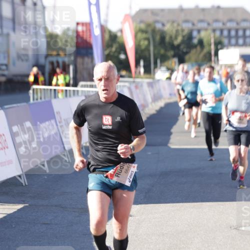 03.10.2025 - Köhlbrandbrückenlauf Jannik Wohlers http://msf.ph/oto/9051364 03.10.2025 13:08:29 Ziel 4195, 4320, 4417, 5792, 5804, 6021, 6369, 6534, 6569, 6647 meine-sportfotos.de