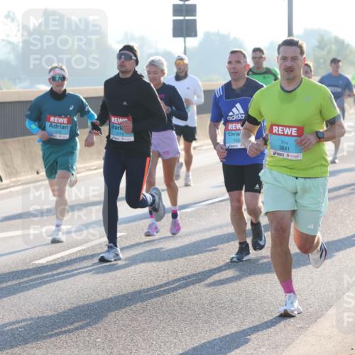 03.10.2025 - Köhlbrandbrückenlauf Lena Gebhardt http://msf.ph/oto/9051366 03.10.2025 09:14:43 Position 1 1019, 275, 102, 3841 meine-sportfotos.de