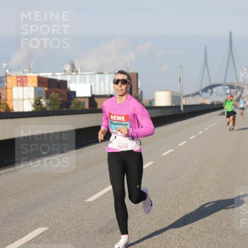 03.10.2025 - Köhlbrandbrückenlauf Jannik Wohlers http://msf.ph/oto/9051378 03.10.2025 09:37:58 Position 3 32 meine-sportfotos.de