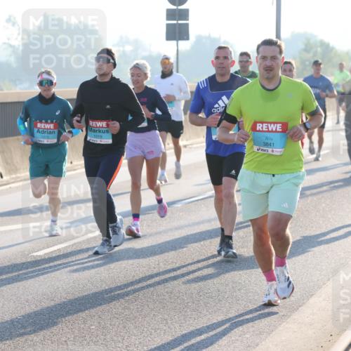 03.10.2025 - Köhlbrandbrückenlauf Lena Gebhardt http://msf.ph/oto/9051381 03.10.2025 09:14:43 Position 1 1275, 1019, 3841 meine-sportfotos.de