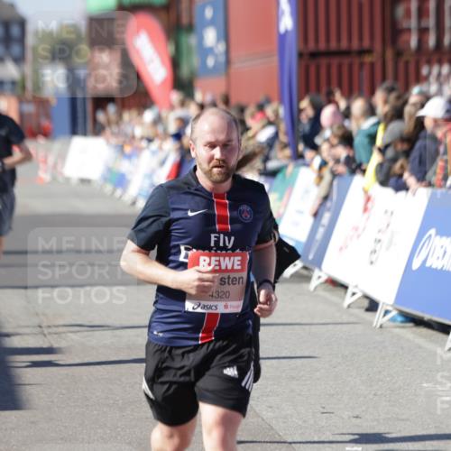 03.10.2025 - Köhlbrandbrückenlauf Jannik Wohlers http://msf.ph/oto/9051399 03.10.2025 13:08:31 Ziel 4195, 4320, 4417, 5792, 6021, 6369, 6534, 6569, 6647 meine-sportfotos.de