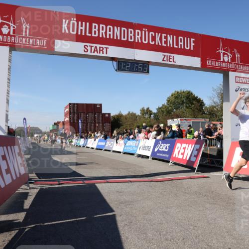 03.10.2025 - Köhlbrandbrückenlauf Lena Gebhardt http://msf.ph/oto/9051419 03.10.2025 13:21:53 Ziel 4064, 4067, 4139, 4843, 5329, 5345, 5901, 5981, 6005, 6532, 6662, 6684, 6687 meine-sportfotos.de