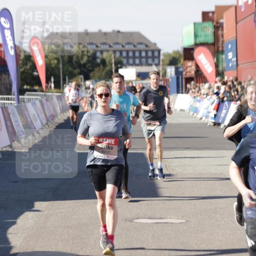 03.10.2025 - Köhlbrandbrückenlauf Jannik Wohlers http://msf.ph/oto/9051424 03.10.2025 13:08:32 Ziel 4195, 4320, 4417, 5792, 6369, 6424, 6534, 6647, 6805 meine-sportfotos.de