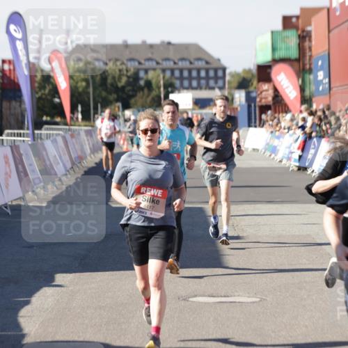 03.10.2025 - Köhlbrandbrückenlauf Jannik Wohlers http://msf.ph/oto/9051426 03.10.2025 13:08:32 Ziel 4195, 4320, 4417, 5792, 6369, 6424, 6534, 6647, 6805 meine-sportfotos.de
