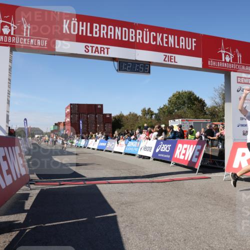 03.10.2025 - Köhlbrandbrückenlauf Lena Gebhardt http://msf.ph/oto/9051427 03.10.2025 13:21:53 Ziel 4064, 4067, 4139, 4843, 5329, 5345, 5901, 5981, 6005, 6532, 6662, 6684, 6687 meine-sportfotos.de