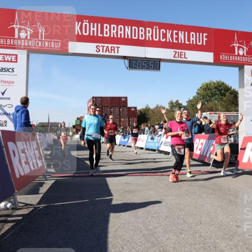 03.10.2025 - Köhlbrandbrückenlauf Lena Gebhardt http://msf.ph/oto/9051434 03.10.2025 13:05:58 Ziel 4066, 4290, 4302, 4327, 4328, 4335, 4336, 4413, 4643, 4761, 4954, 5096, 5764, 6158, 6214, 6305, 6510, 6533, 6631, 6642, 6720 meine-sportfotos.de