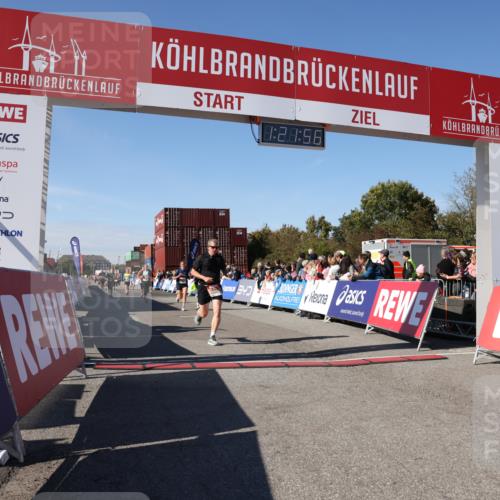 03.10.2025 - Köhlbrandbrückenlauf Lena Gebhardt http://msf.ph/oto/9051436 03.10.2025 13:21:56 Ziel 4064, 4067, 4139, 4291, 4843, 5329, 5981, 6005, 6332, 6532, 6684, 6687 meine-sportfotos.de