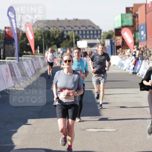 03.10.2025 - Köhlbrandbrückenlauf Jannik Wohlers http://msf.ph/oto/9051440 03.10.2025 13:08:32 Ziel 4195, 4320, 4417, 5792, 6369, 6424, 6534, 6647, 6805 meine-sportfotos.de
