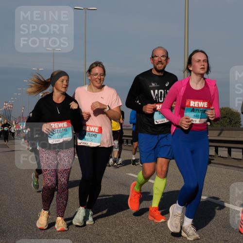 03.10.2025 - Köhlbrandbrückenlauf Fabian Wolf http://msf.ph/oto/9051441 03.10.2025 10:01:43 Position 3 1795, 1672, 1461, 1049 meine-sportfotos.de