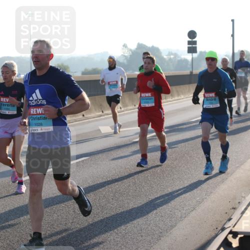 03.10.2025 - Köhlbrandbrückenlauf Lena Gebhardt http://msf.ph/oto/9051443 03.10.2025 09:14:46 Position 1 1086, 1028, 3705, 1050 meine-sportfotos.de