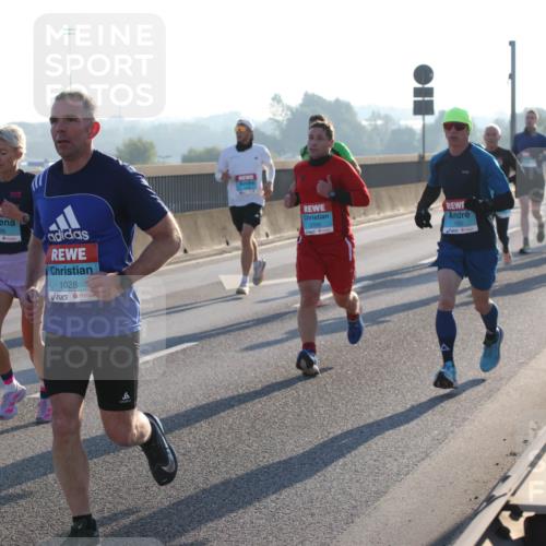 03.10.2025 - Köhlbrandbrückenlauf Lena Gebhardt http://msf.ph/oto/9051449 03.10.2025 09:14:46 Position 1 1086, 1028, 3705 meine-sportfotos.de