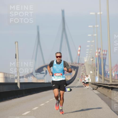 03.10.2025 - Köhlbrandbrückenlauf Jannik Wohlers http://msf.ph/oto/9051451 03.10.2025 09:38:09 Position 3 6, 1041 meine-sportfotos.de