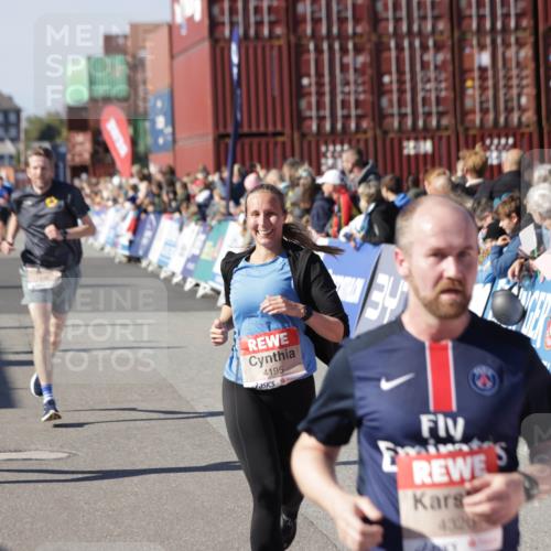 03.10.2025 - Köhlbrandbrückenlauf Jannik Wohlers http://msf.ph/oto/9051452 03.10.2025 13:08:33 Ziel 4195, 4320, 4417, 5792, 6369, 6424, 6534, 6647, 6805 meine-sportfotos.de