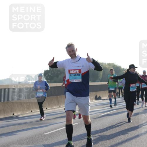03.10.2025 - Köhlbrandbrückenlauf Jannik Wohlers http://msf.ph/oto/9051465 03.10.2025 09:19:05 Position 3 3166, 3178 meine-sportfotos.de