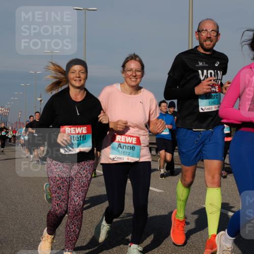 03.10.2025 - Köhlbrandbrückenlauf Fabian Wolf http://msf.ph/oto/9051470 03.10.2025 10:01:44 Position 3 795, 1672, 1282 meine-sportfotos.de