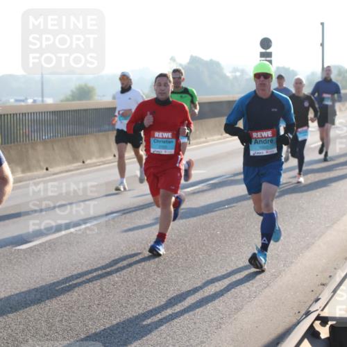 03.10.2025 - Köhlbrandbrückenlauf Lena Gebhardt http://msf.ph/oto/9051473 03.10.2025 09:14:46 Position 1 1028, 3705, 1050 meine-sportfotos.de