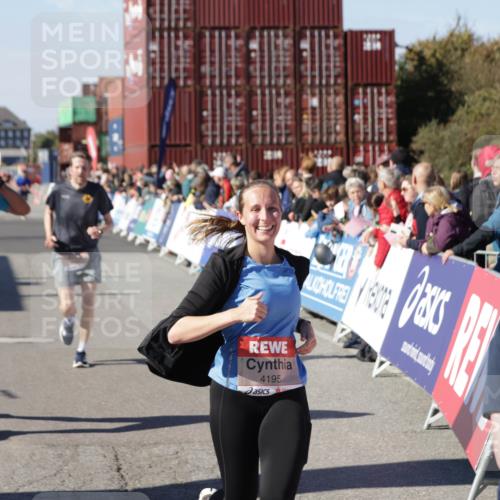 03.10.2025 - Köhlbrandbrückenlauf Jannik Wohlers http://msf.ph/oto/9051518 03.10.2025 13:08:34 Ziel 4195, 4320, 4417, 5792, 6369, 6424, 6534, 6647, 6805 meine-sportfotos.de