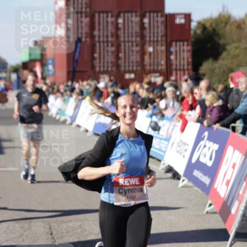 03.10.2025 - Köhlbrandbrückenlauf Jannik Wohlers http://msf.ph/oto/9051522 03.10.2025 13:08:34 Ziel 4195, 4320, 4417, 5792, 6369, 6424, 6534, 6647, 6805 meine-sportfotos.de
