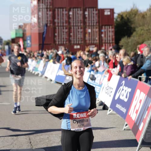 03.10.2025 - Köhlbrandbrückenlauf Jannik Wohlers http://msf.ph/oto/9051530 03.10.2025 13:08:34 Ziel 4195, 4320, 4417, 5792, 6369, 6424, 6534, 6647, 6805 meine-sportfotos.de