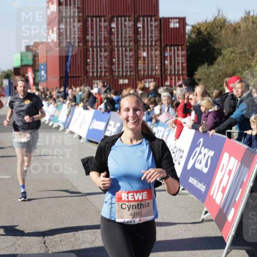 03.10.2025 - Köhlbrandbrückenlauf Jannik Wohlers http://msf.ph/oto/9051540 03.10.2025 13:08:34 Ziel 4195, 4320, 4417, 5792, 6369, 6424, 6534, 6647, 6805 meine-sportfotos.de