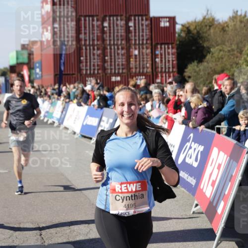 03.10.2025 - Köhlbrandbrückenlauf Jannik Wohlers http://msf.ph/oto/9051544 03.10.2025 13:08:34 Ziel 4195, 4320, 4417, 5792, 6369, 6424, 6534, 6647, 6805 meine-sportfotos.de