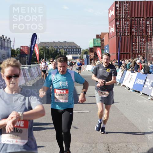 03.10.2025 - Köhlbrandbrückenlauf Jannik Wohlers http://msf.ph/oto/9051550 03.10.2025 13:08:35 Ziel 4195, 4320, 4417, 5792, 6369, 6424, 6534, 6647, 6805 meine-sportfotos.de