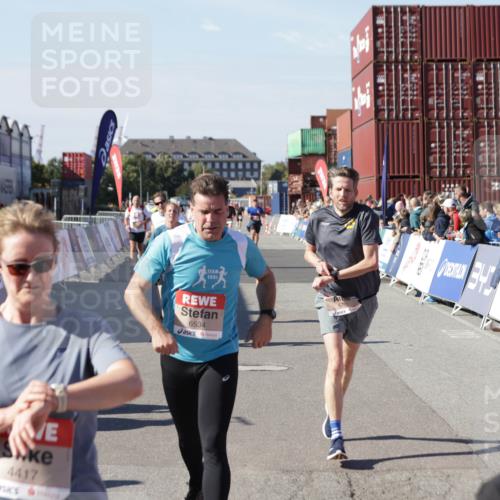 03.10.2025 - Köhlbrandbrückenlauf Jannik Wohlers http://msf.ph/oto/9051555 03.10.2025 13:08:35 Ziel 4195, 4320, 4417, 5792, 6369, 6424, 6534, 6647, 6805 meine-sportfotos.de