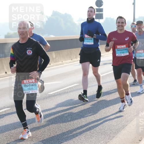 03.10.2025 - Köhlbrandbrückenlauf Lena Gebhardt http://msf.ph/oto/9051557 03.10.2025 09:14:48 Position 1 1020, 1016, 2792 meine-sportfotos.de