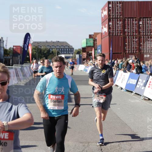 03.10.2025 - Köhlbrandbrückenlauf Jannik Wohlers http://msf.ph/oto/9051565 03.10.2025 13:08:35 Ziel 4195, 4320, 4417, 5792, 6369, 6424, 6534, 6647, 6805 meine-sportfotos.de