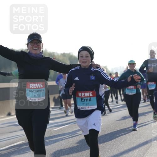 03.10.2025 - Köhlbrandbrückenlauf Jannik Wohlers http://msf.ph/oto/9051567 03.10.2025 09:19:07 Position 3 3175, 3178 meine-sportfotos.de