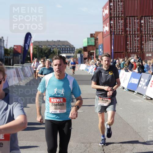 03.10.2025 - Köhlbrandbrückenlauf Jannik Wohlers http://msf.ph/oto/9051572 03.10.2025 13:08:35 Ziel 4195, 4320, 4417, 5792, 6369, 6424, 6534, 6647, 6805 meine-sportfotos.de