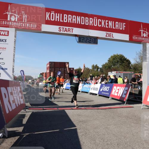 03.10.2025 - Köhlbrandbrückenlauf Lena Gebhardt http://msf.ph/oto/9051610 03.10.2025 13:22:02 Ziel 4291, 5180, 5776, 6005, 6237, 6332, 6684, 6687, 6729 meine-sportfotos.de