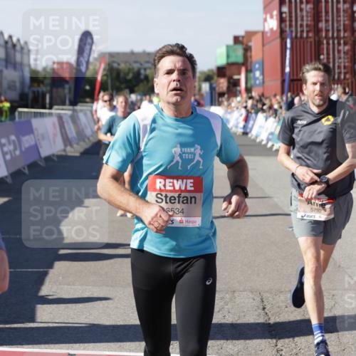 03.10.2025 - Köhlbrandbrückenlauf Jannik Wohlers http://msf.ph/oto/9051613 03.10.2025 13:08:35 Ziel 4195, 4320, 4417, 5792, 6369, 6424, 6534, 6647, 6805 meine-sportfotos.de