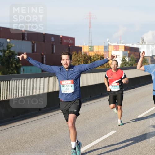 03.10.2025 - Köhlbrandbrückenlauf Jannik Wohlers http://msf.ph/oto/9051617 03.10.2025 09:46:17 Position 3 1405, 1297, 124, 2697 meine-sportfotos.de