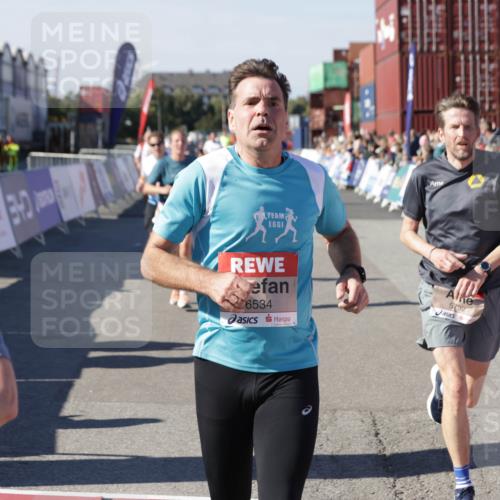 03.10.2025 - Köhlbrandbrückenlauf Jannik Wohlers http://msf.ph/oto/9051620 03.10.2025 13:08:35 Ziel 4195, 4320, 4417, 5792, 6369, 6424, 6534, 6647, 6805 meine-sportfotos.de