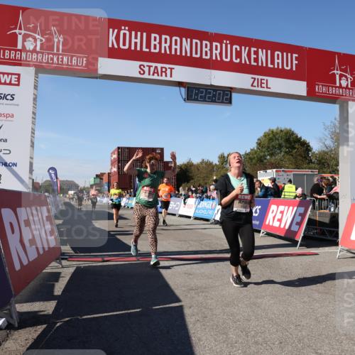 03.10.2025 - Köhlbrandbrückenlauf Lena Gebhardt http://msf.ph/oto/9051636 03.10.2025 13:22:02 Ziel 4291, 5180, 5776, 6005, 6237, 6332, 6684, 6687, 6729 meine-sportfotos.de