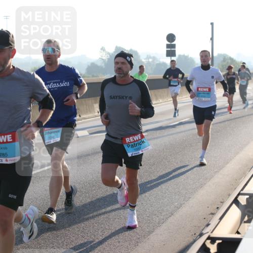 03.10.2025 - Köhlbrandbrückenlauf Lena Gebhardt http://msf.ph/oto/9051647 03.10.2025 09:14:51 Position 1 3785, 1040, 1037 meine-sportfotos.de