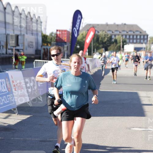 03.10.2025 - Köhlbrandbrückenlauf Jannik Wohlers http://msf.ph/oto/9051675 03.10.2025 13:08:37 Ziel 4195, 4320, 4417, 5792, 6232, 6424, 6534, 6647, 6805 meine-sportfotos.de