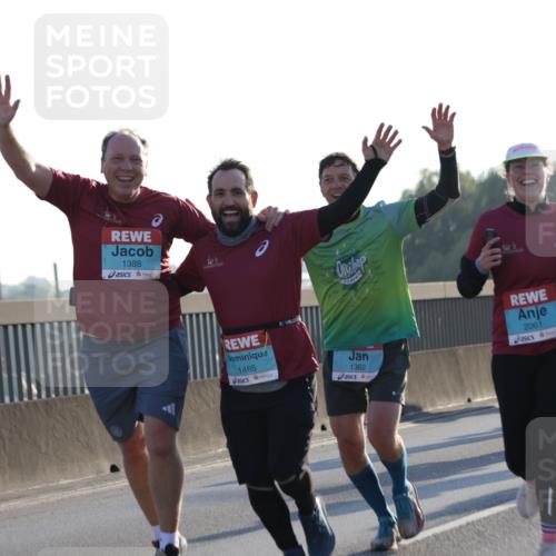 03.10.2025 - Köhlbrandbrückenlauf Jannik Wohlers http://msf.ph/oto/9051681 03.10.2025 09:19:09 Position 3 1388, 1465, 1362, 2061, 2147 meine-sportfotos.de