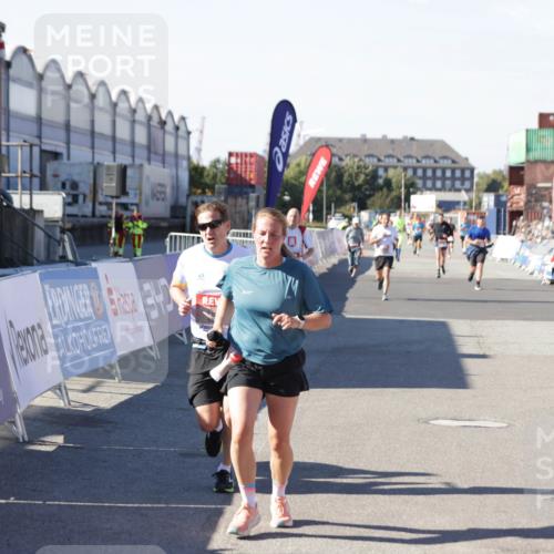 03.10.2025 - Köhlbrandbrückenlauf Jannik Wohlers http://msf.ph/oto/9051683 03.10.2025 13:08:37 Ziel 4195, 4320, 4417, 5792, 6232, 6424, 6534, 6647, 6805 meine-sportfotos.de